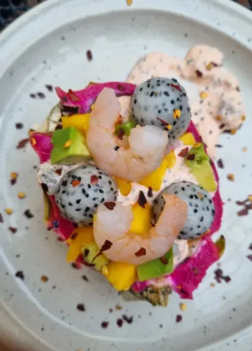 AnyConv.com__Coctel tropical con pitahaya